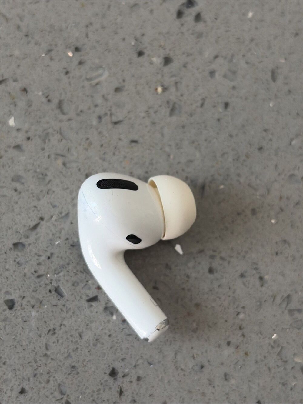 READ Apple AirPods Pro Earbud 1st Gen. LEFT Ear Only A2084 STATICK CRACKLE PARTS